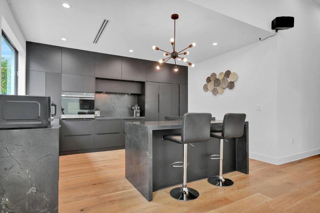 Villa Design House -Heated Pool -Big Yard -Gated Parking Miami Esterno foto