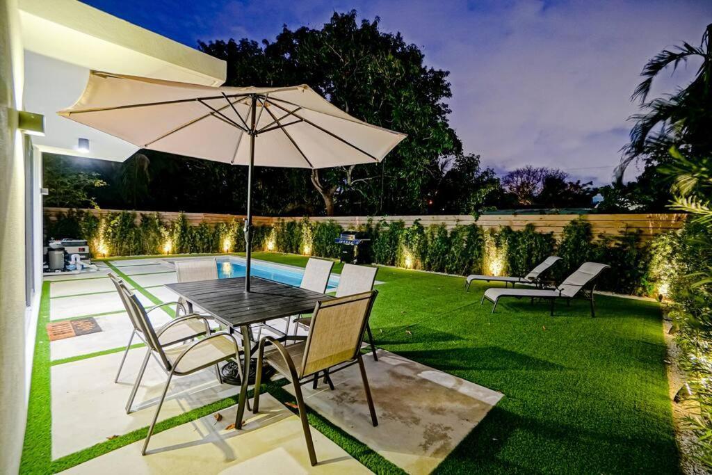 Villa Design House -Heated Pool -Big Yard -Gated Parking Miami Esterno foto