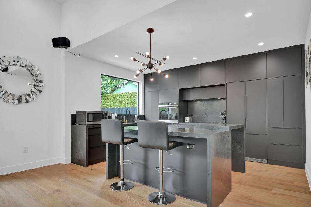 Villa Design House -Heated Pool -Big Yard -Gated Parking Miami Esterno foto