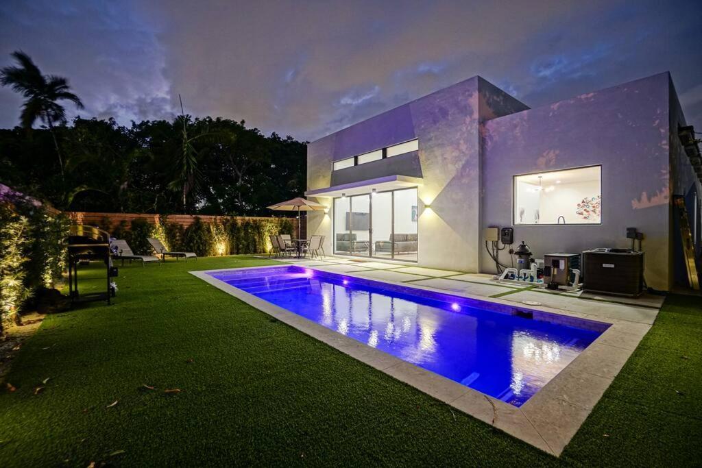 Villa Design House -Heated Pool -Big Yard -Gated Parking Miami Esterno foto