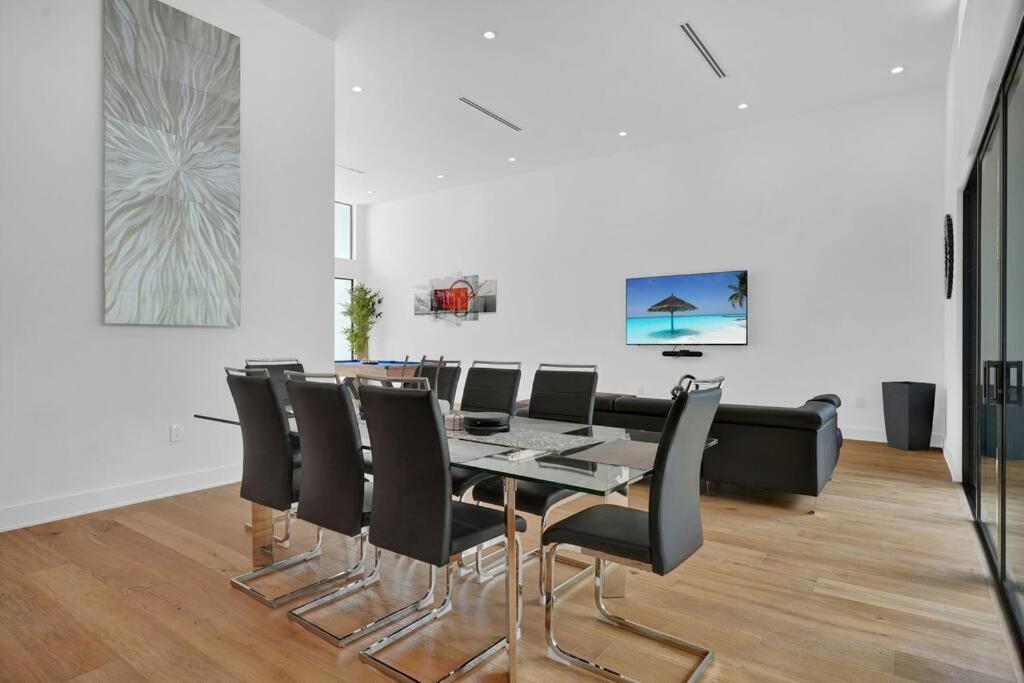 Villa Design House -Heated Pool -Big Yard -Gated Parking Miami Esterno foto