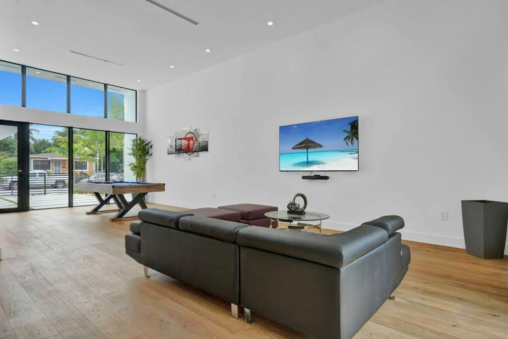 Villa Design House -Heated Pool -Big Yard -Gated Parking Miami Esterno foto