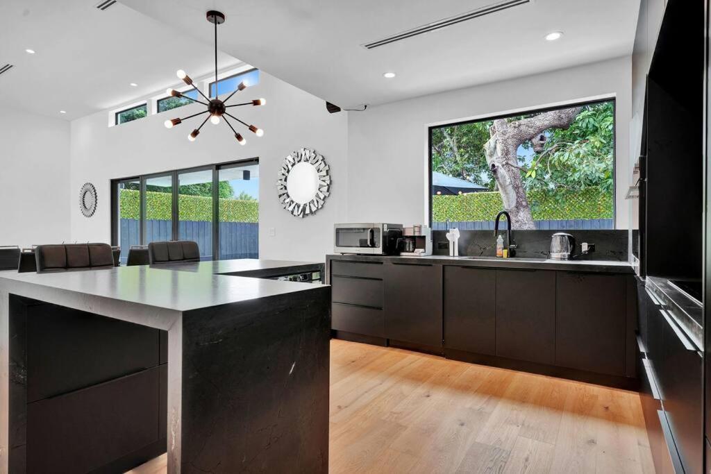 Villa Design House -Heated Pool -Big Yard -Gated Parking Miami Esterno foto